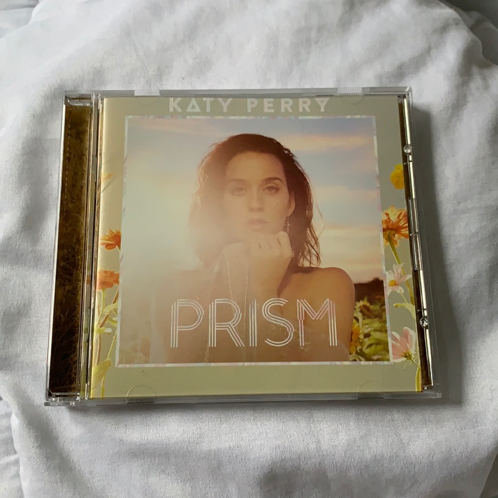 2/$10 Katy Perry Prism Album - Picture 1 of 3